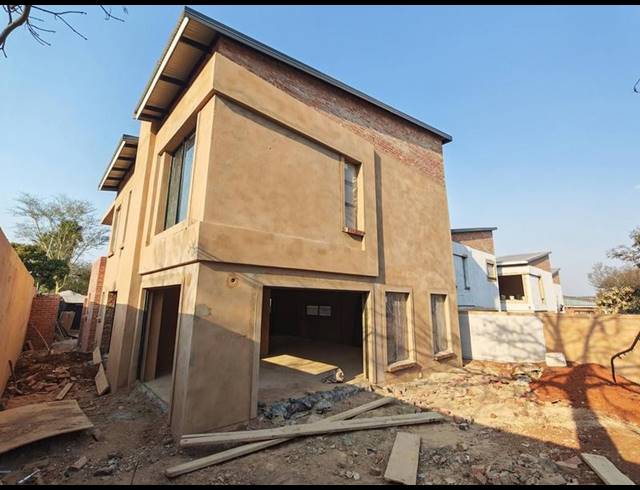 4 BEDROOM HOUSE FOR SALE IN LYNNWOOD GLEN